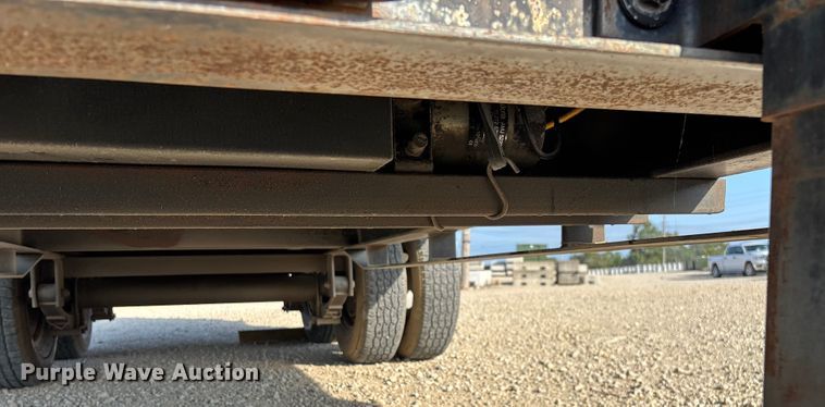 image for item EN5549 2004 Diamond C  dump trailer