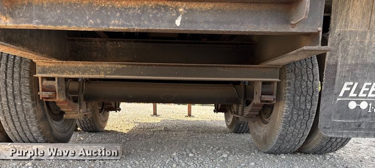 image for item EN5549 2004 Diamond C  dump trailer