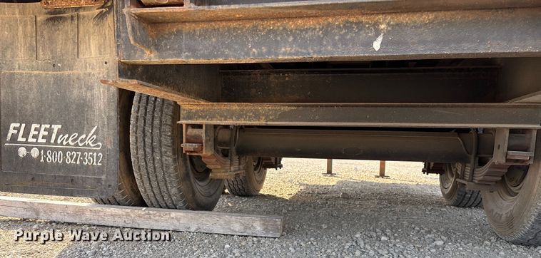 image for item EN5549 2004 Diamond C  dump trailer