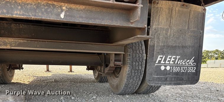 image for item EN5549 2004 Diamond C  dump trailer