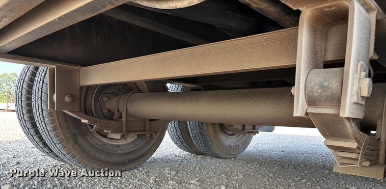 image for item EN5549 2004 Diamond C  dump trailer