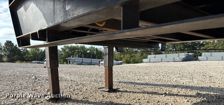 image for item EN5549 2004 Diamond C  dump trailer