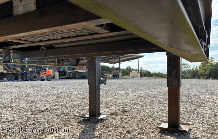 image for item EN5549 2004 Diamond C  dump trailer