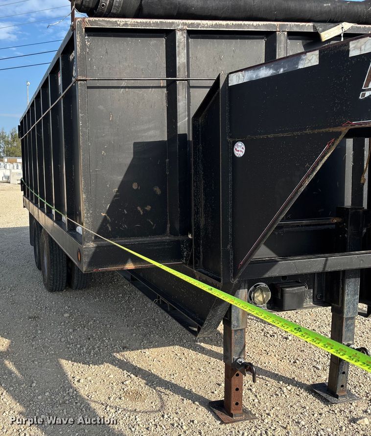 image for item EN5549 2004 Diamond C  dump trailer