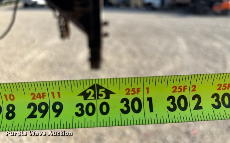 image for item EN5549 2004 Diamond C  dump trailer