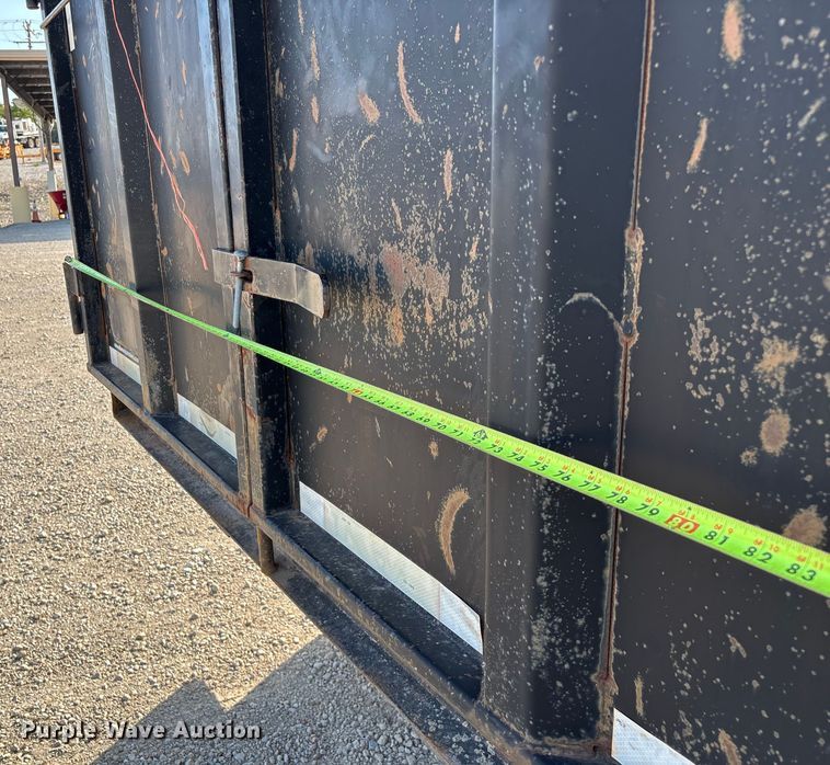 image for item EN5549 2004 Diamond C  dump trailer