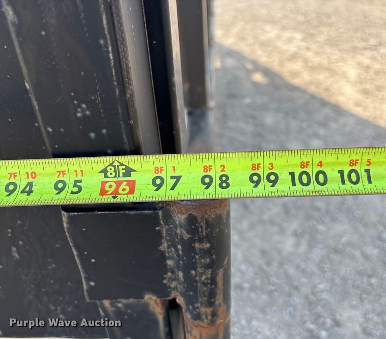 image for item EN5549 2004 Diamond C  dump trailer