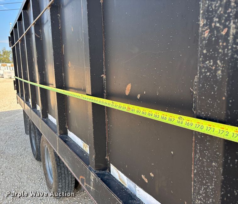 image for item EN5549 2004 Diamond C  dump trailer