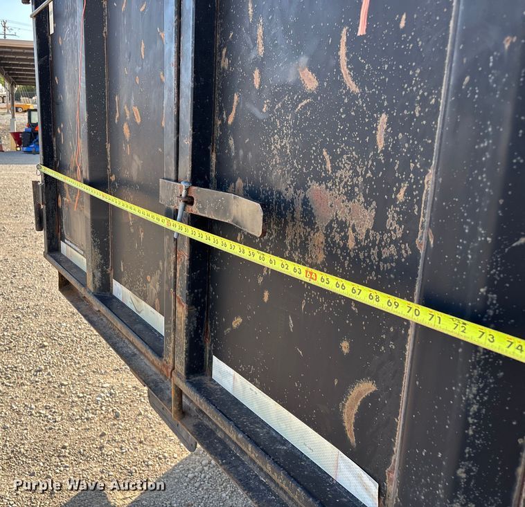 image for item EN5549 2004 Diamond C  dump trailer