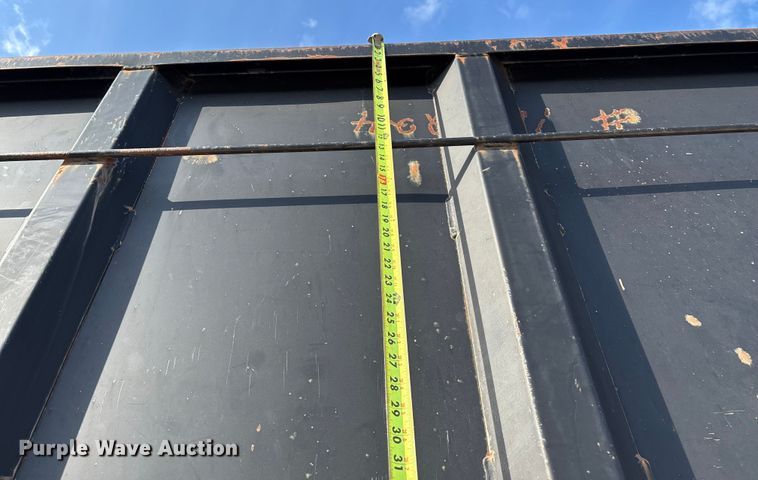 image for item EN5549 2004 Diamond C  dump trailer