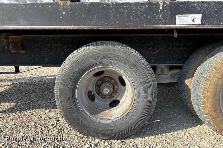 image for item EN5549 2004 Diamond C  dump trailer
