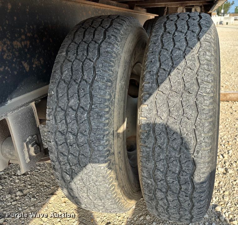 image for item EN5549 2004 Diamond C  dump trailer