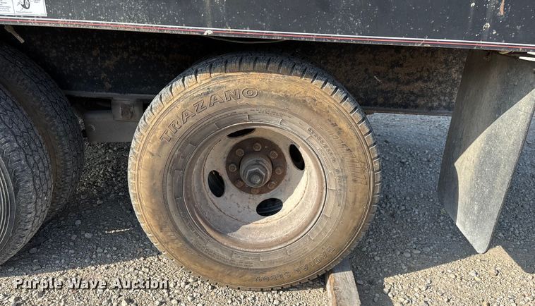 image for item EN5549 2004 Diamond C  dump trailer