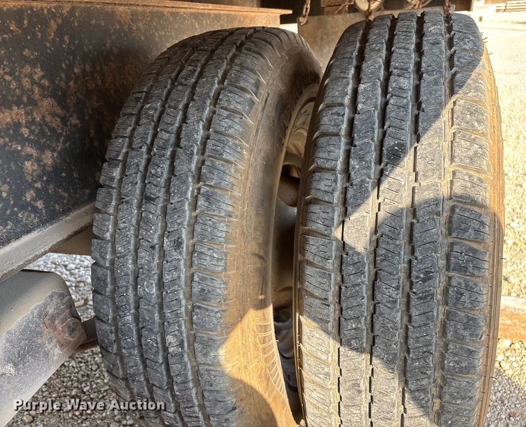 image for item EN5549 2004 Diamond C  dump trailer