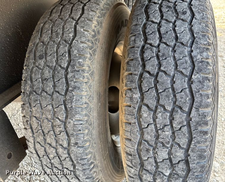 image for item EN5549 2004 Diamond C  dump trailer