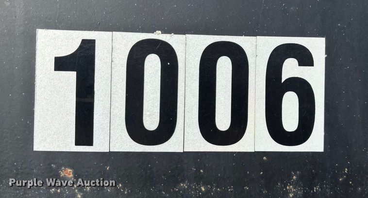 image for item EN5549 2004 Diamond C  dump trailer