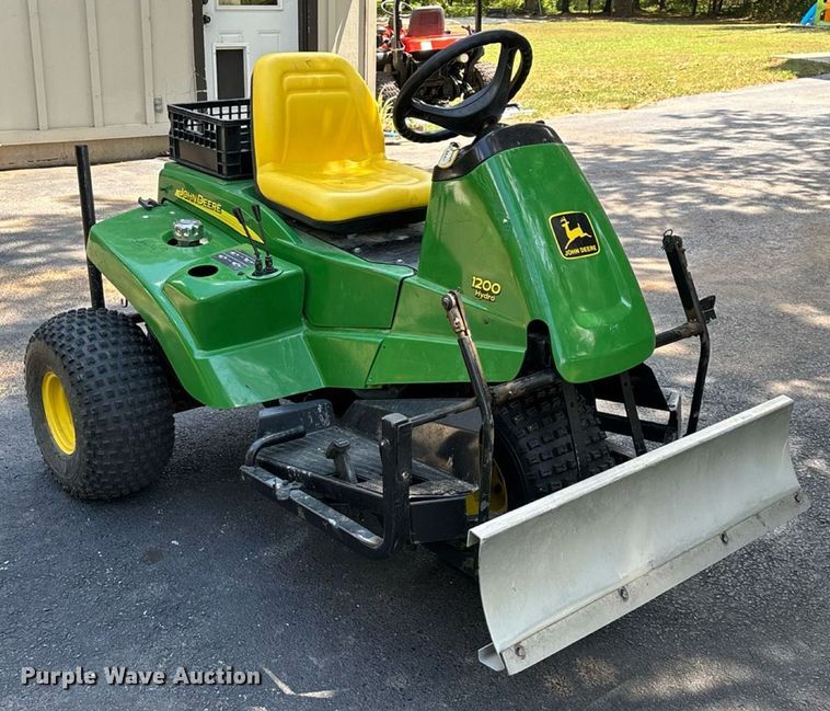image for item EN5560 John Deere 1200 Hydro bunker rake