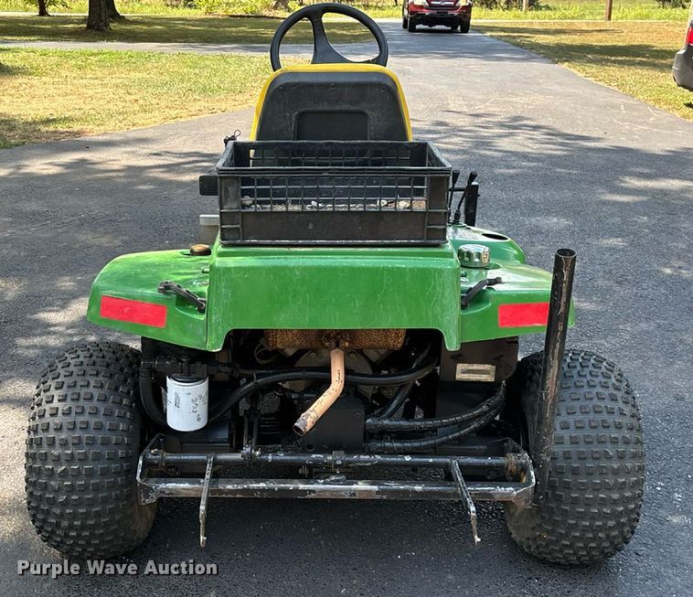 image for item EN5560 John Deere 1200 Hydro bunker rake