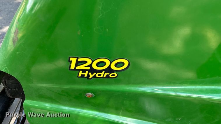 image for item EN5560 John Deere 1200 Hydro bunker rake