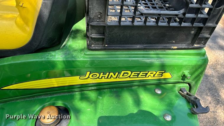 image for item EN5560 John Deere 1200 Hydro bunker rake