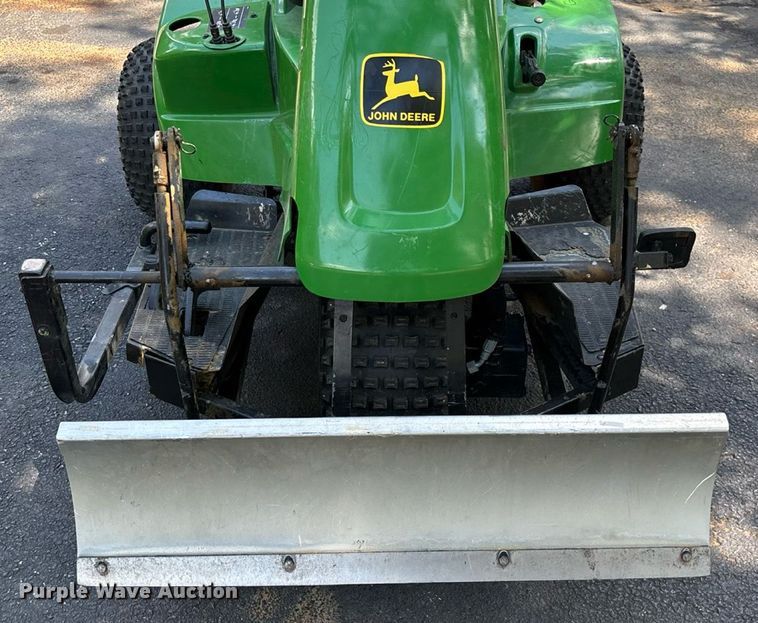 image for item EN5560 John Deere 1200 Hydro bunker rake