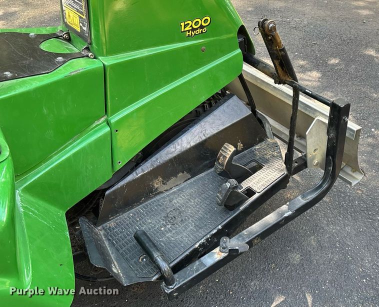 image for item EN5560 John Deere 1200 Hydro bunker rake