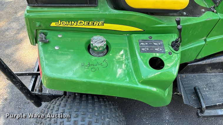 image for item EN5560 John Deere 1200 Hydro bunker rake
