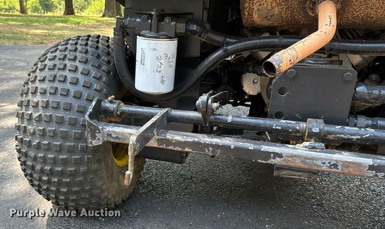 image for item EN5560 John Deere 1200 Hydro bunker rake