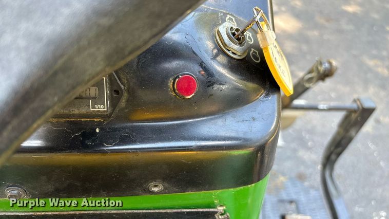 image for item EN5560 John Deere 1200 Hydro bunker rake