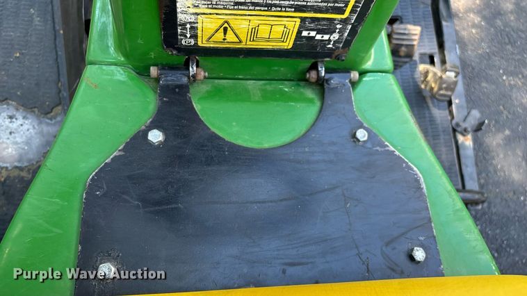 image for item EN5560 John Deere 1200 Hydro bunker rake