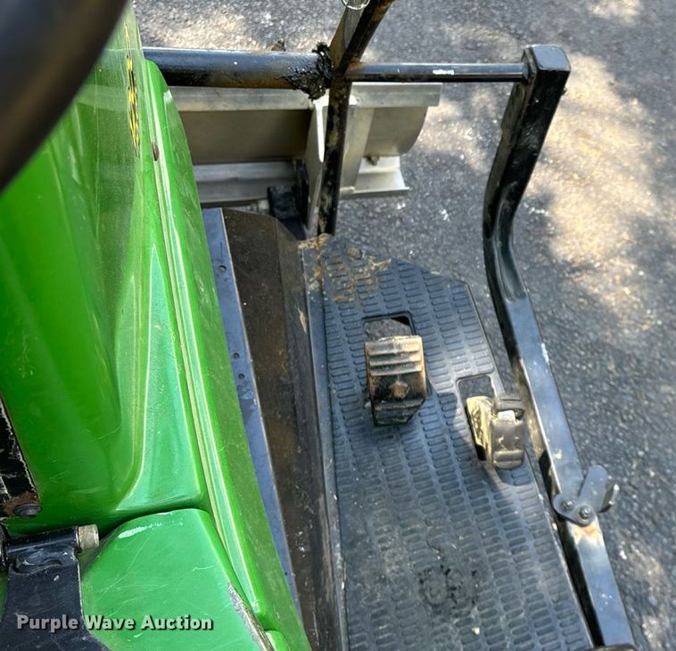 image for item EN5560 John Deere 1200 Hydro bunker rake