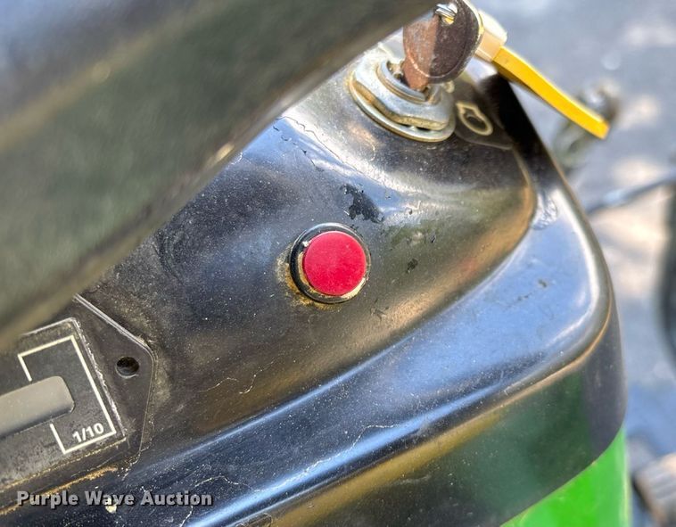 image for item EN5560 John Deere 1200 Hydro bunker rake