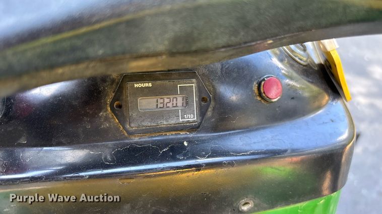 image for item EN5560 John Deere 1200 Hydro bunker rake