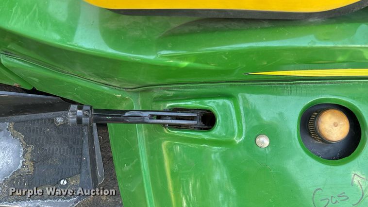 image for item EN5560 John Deere 1200 Hydro bunker rake
