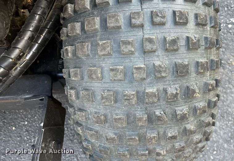 image for item EN5560 John Deere 1200 Hydro bunker rake