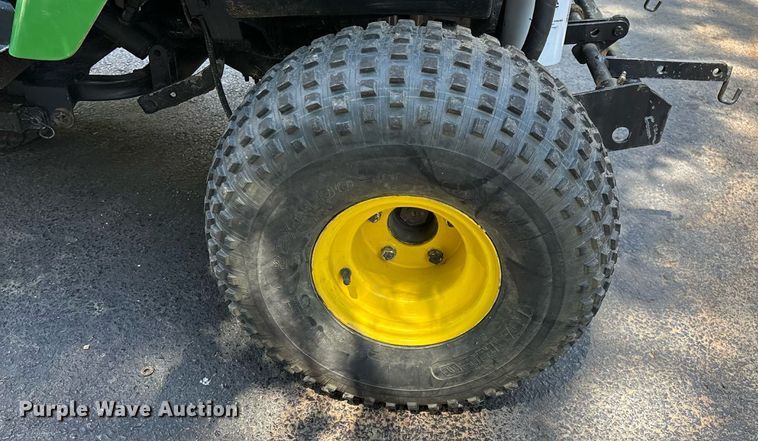 image for item EN5560 John Deere 1200 Hydro bunker rake