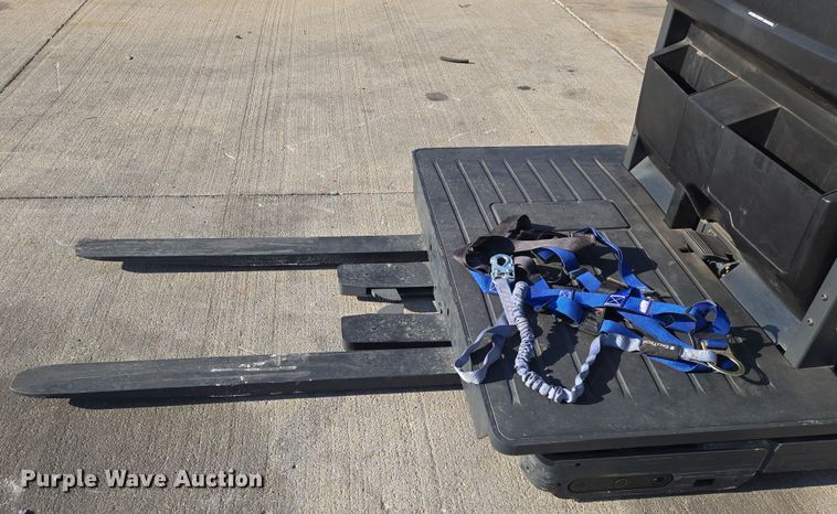 image for item EN8476 2019 Linde V15 order picker