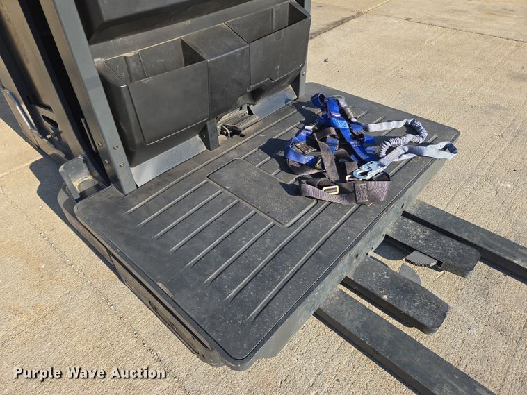 image for item EN8476 2019 Linde V15 order picker