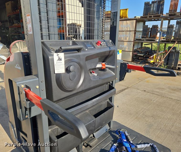 image for item EN8476 2019 Linde V15 order picker