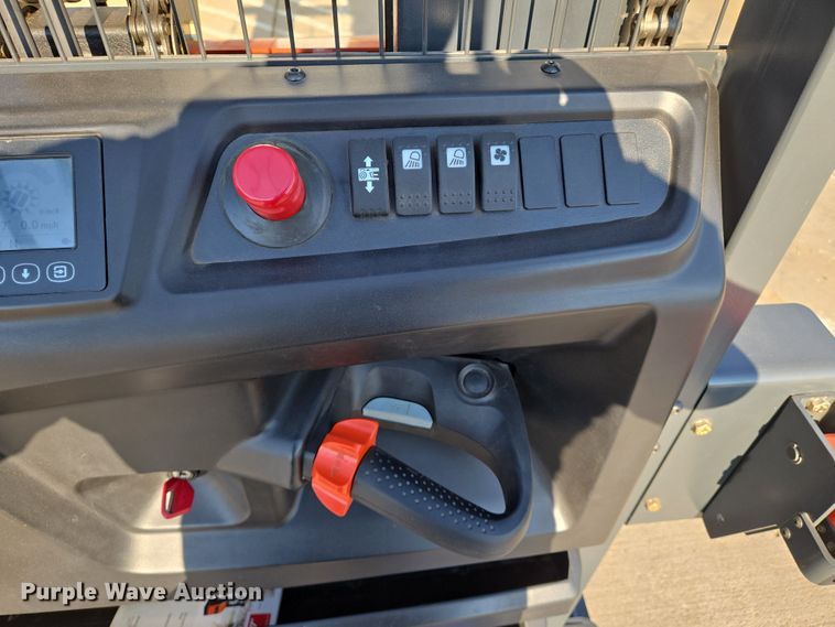 image for item EN8476 2019 Linde V15 order picker