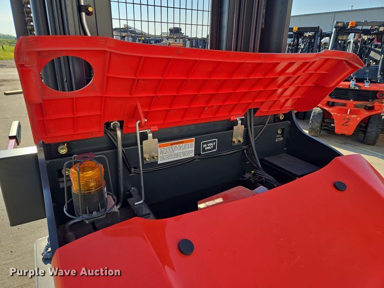 image for item EN8476 2019 Linde V15 order picker