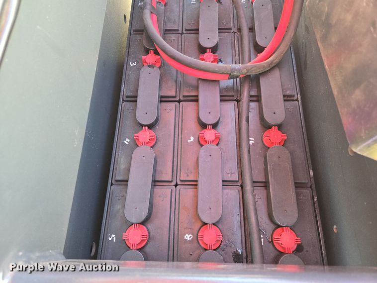 image for item EN8476 2019 Linde V15 order picker