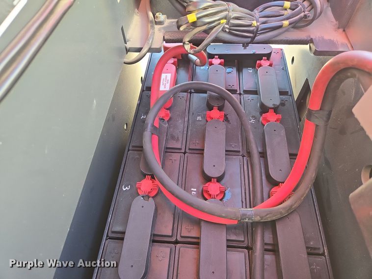 image for item EN8476 2019 Linde V15 order picker