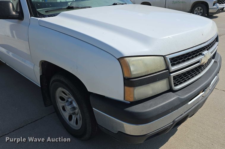 image for item EO1617 2007 Chevrolet 1500 pickup truck