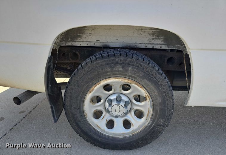 image for item EO1617 2007 Chevrolet 1500 pickup truck