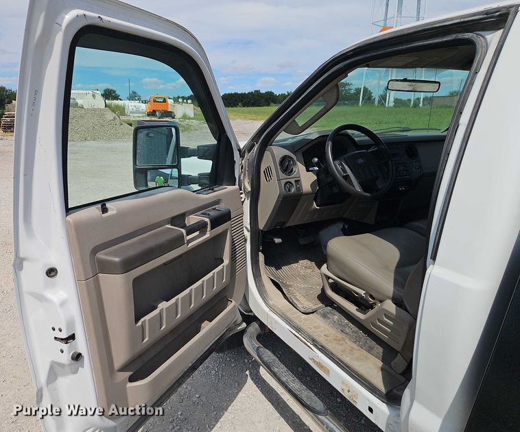 image for item EO4640 2008 Ford F-450 flatbed truck