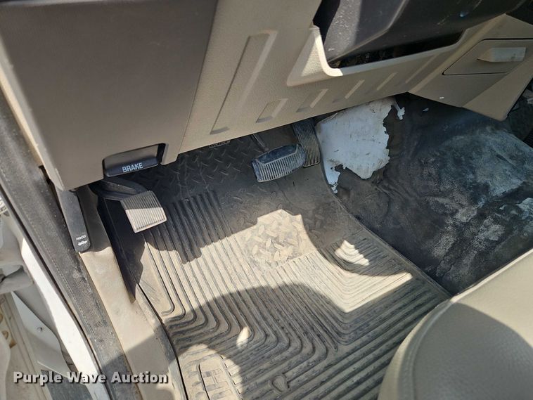 image for item EO4640 2008 Ford F-450 flatbed truck