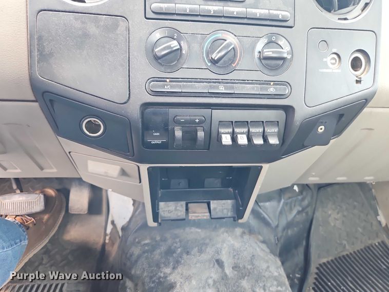 image for item EO4640 2008 Ford F-450 flatbed truck