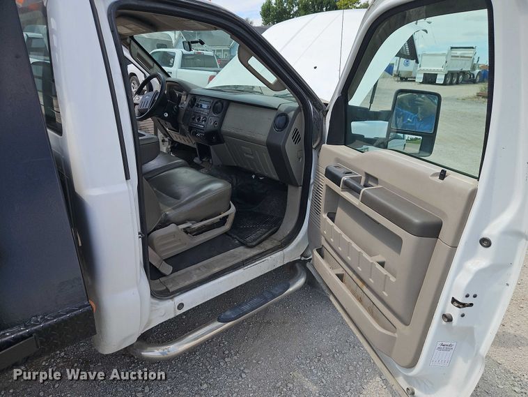 image for item EO4640 2008 Ford F-450 flatbed truck