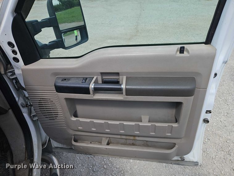 image for item EO4640 2008 Ford F-450 flatbed truck